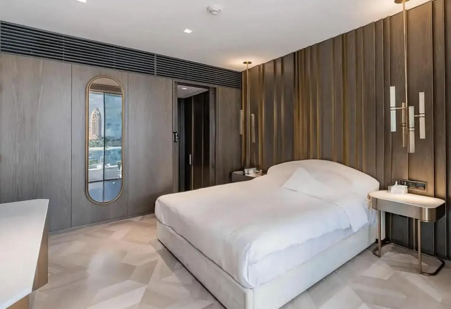 Luxury Five Palm 1 Bedroom Dubai Apartment